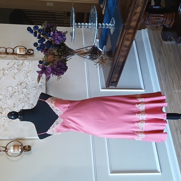 Victoria's Secret Silk Pink Ruffle Hem Nightgown Slip. Size L - Picture 3 of 17